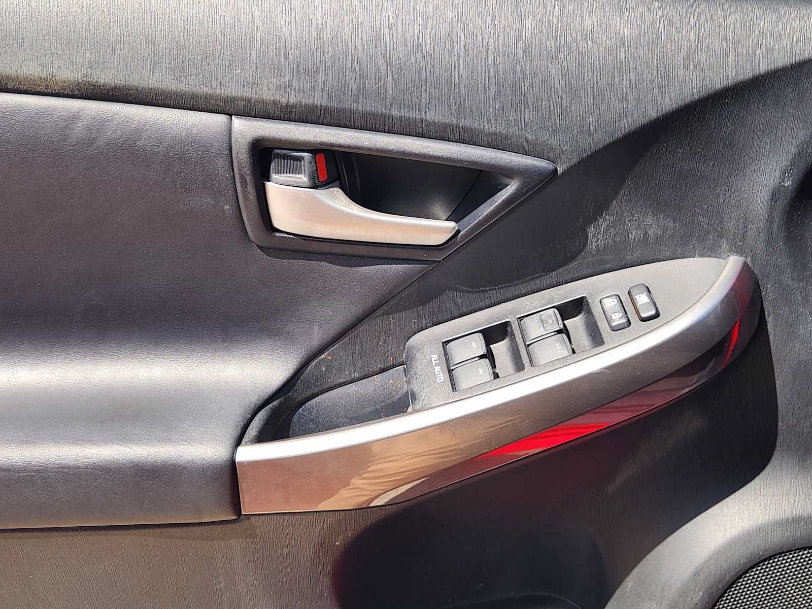 Used 2015 Toyota Prius Persona Series FWD image 22