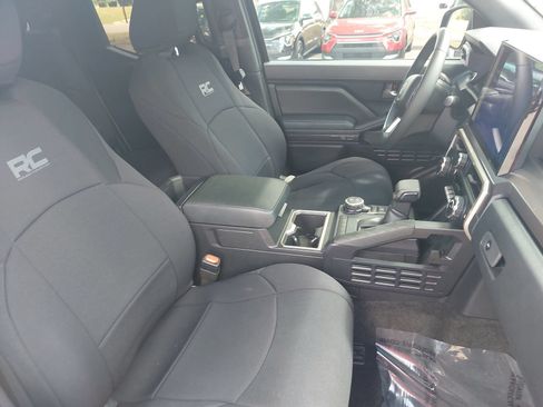 Used 2024 Toyota Tacoma TRD Sport AWD/4WD image 10