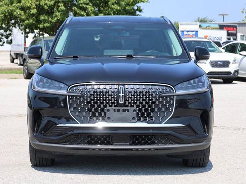Used 2025 Lincoln Aviator AWD image 2