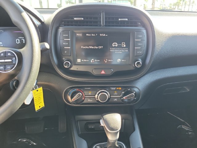 Used 2025 Kia Soul LX FWD image 14