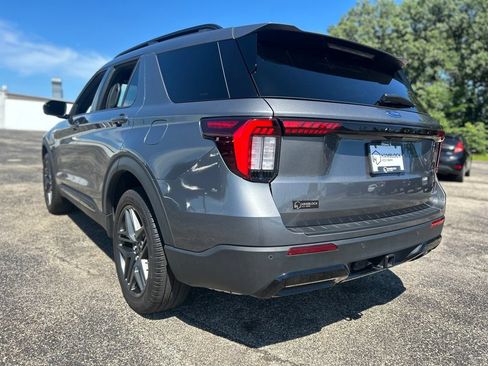 Used 2025 Ford Explorer ST-Line w/ ST-Line Street Pack AWD/4WD image 4