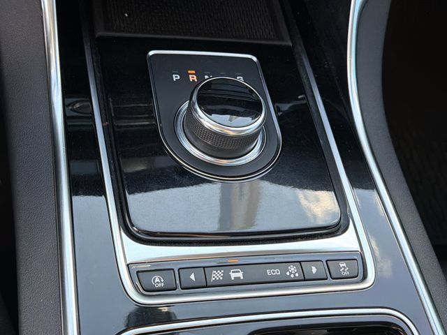 Used 2019 Jaguar XE Premium RWD image 24