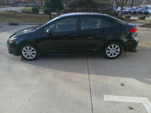 Used 2024 Toyota Corolla LE image 9