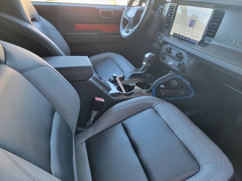 New 2024 Ford Bronco Black Diamond w/ Sasquatch Package image 14