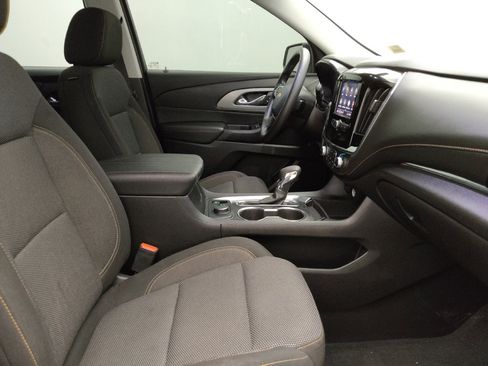 Used 2021 Chevrolet Traverse LS FWD image 19