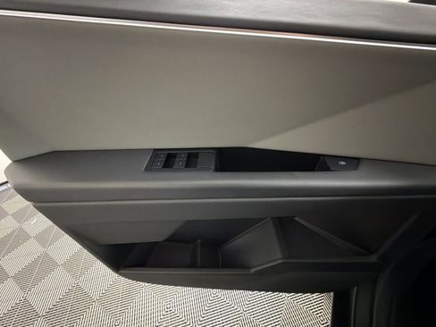 Used 2024 Tesla Cybertruck AWD Crew Cab image 14