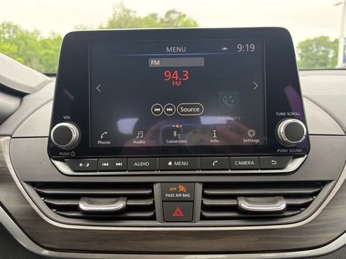 Used 2025 Nissan Altima 2.5 SV FWD image 18