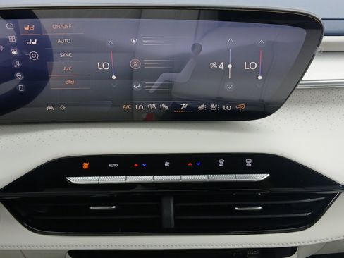 New 2026 Buick Enclave Avenir FWD image 18
