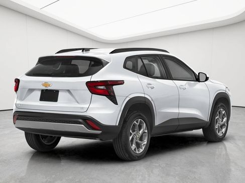 Used 2025 Chevrolet Trax LT FWD image 51