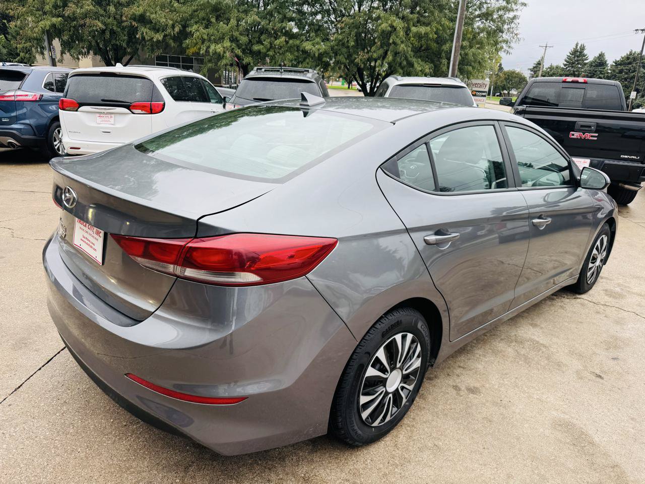 Used 2017 Hyundai Elantra SE FWD image 3