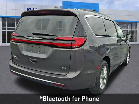 Used 2022 Chrysler Pacifica Touring-L image 8