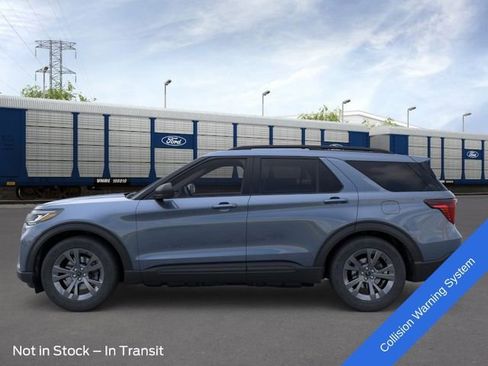 New 2026 Ford Explorer Active AWD/4WD image 3