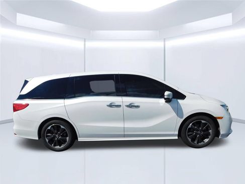 Used 2021 Honda Odyssey Elite image 2
