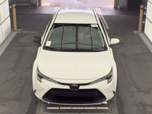 Used 2020 Toyota Corolla LE FWD image 2