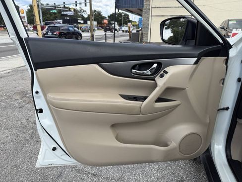 Used 2016 Nissan Rogue S w/ Appearance Package FWD image 10