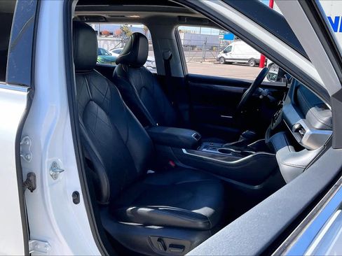 Used 2022 Toyota Highlander Platinum image 8