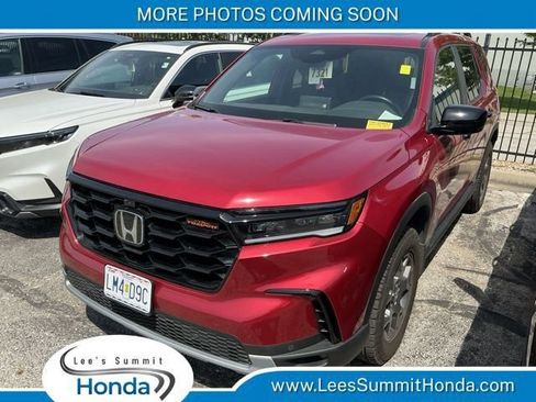Used 2025 Honda Pilot TrailSport image 1