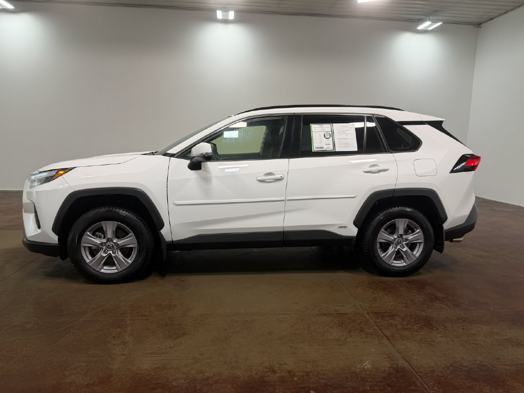 Used 2025 Toyota RAV4 XLE AWD/4WD image 27