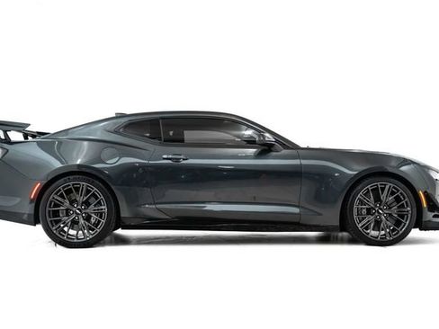 Used 2017 Chevrolet Camaro ZL1 RWD image 5