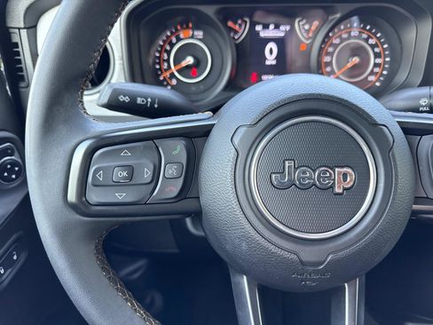 Used 2025 Jeep Wrangler Unlimited Sport AWD/4WD image 15