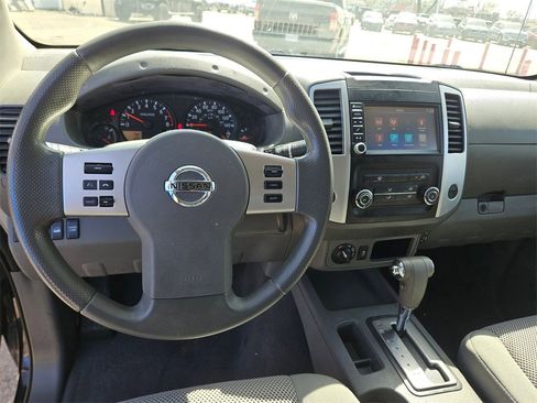Used 2019 Nissan Frontier SV image 17