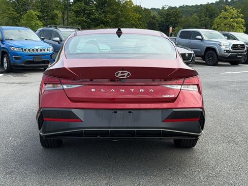 Used 2025 Hyundai Elantra Limited w/ Cargo Package FWD image 5