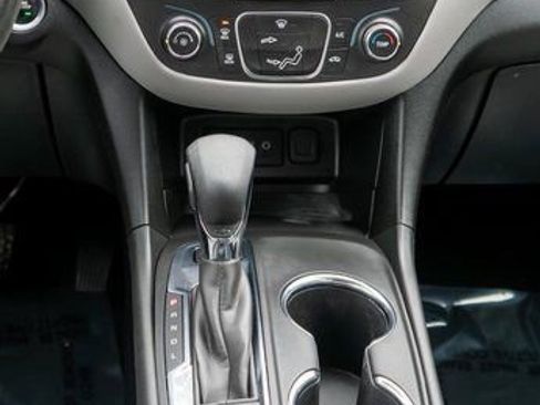 Used 2022 Chevrolet Equinox LS w/ LS Convenience Package AWD/4WD image 16