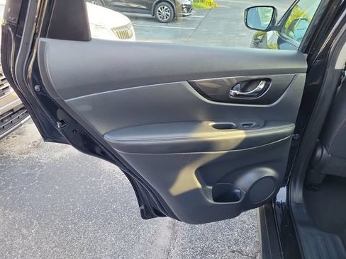 Used 2017 Nissan Rogue S AWD/4WD image 14