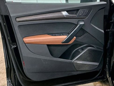 Used 2022 Audi Q5 e Premium Plus w/ Premium Plus Package image 25