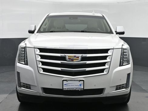 Used 2018 Cadillac Escalade ESV Luxury image 2