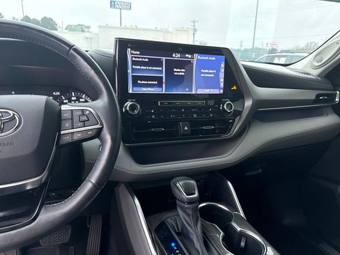 Used 2021 Toyota Highlander Limited image 16