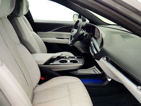 Used 2024 Cadillac Lyriq Luxury image 23