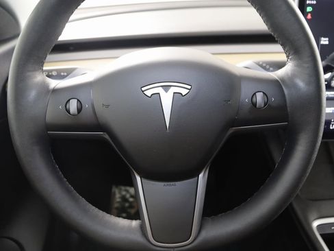 Used 2022 Tesla Model Y Long Range image 36