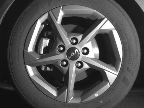 Used 2025 Kia K4 LXS image 12