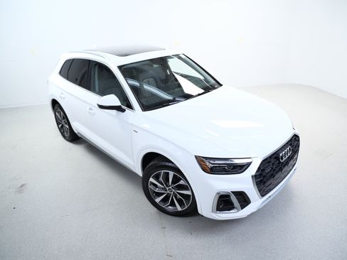 Used 2023 Audi Q5 2.0T Premium Plus w/ Premium Plus Package AWD/4WD image 4