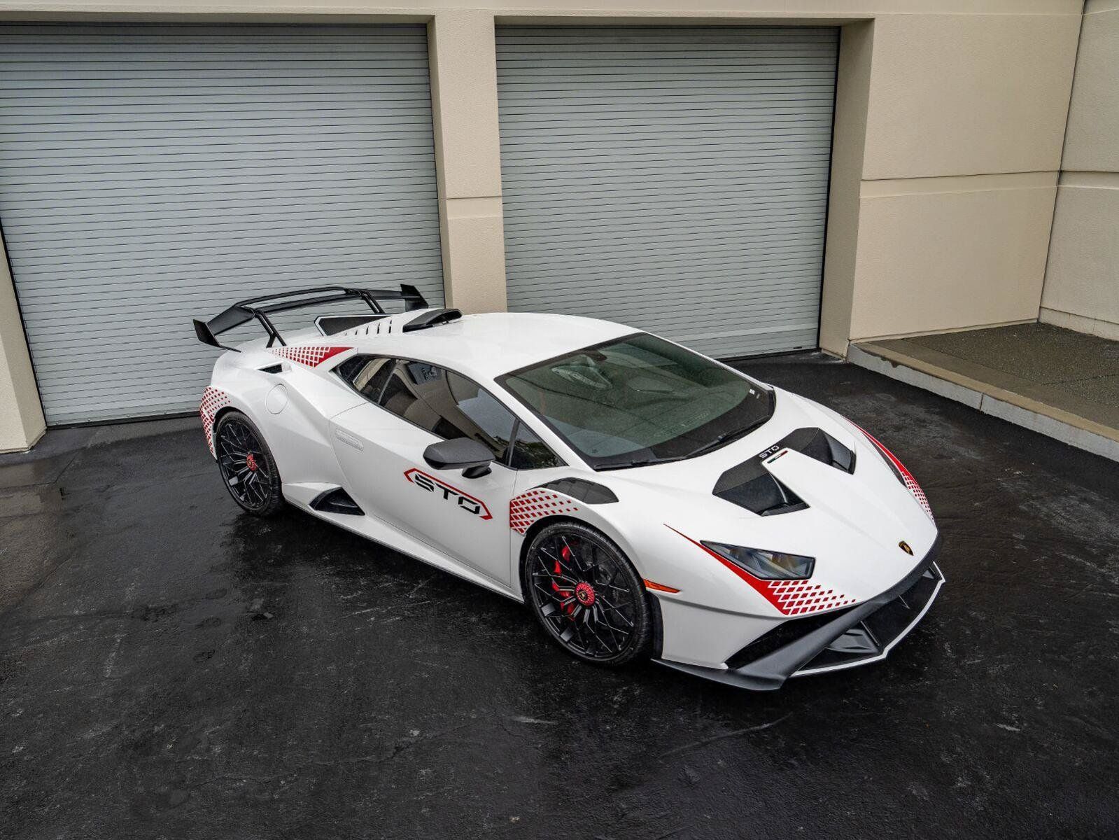 Used 2022 Lamborghini Huracan STO RWD image 7