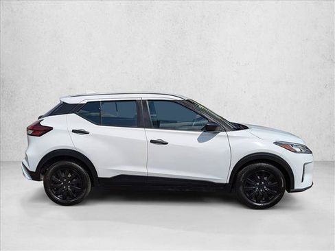 Used 2021 Nissan Kicks S FWD image 4