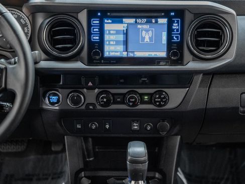 Used 2017 Toyota Tacoma TRD Off-Road w/ Tow Package (A/T) image 30