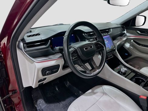 Used 2022 Jeep Grand Cherokee Overland RWD image 9