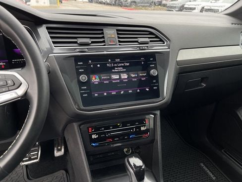 Used 2023 Volkswagen Tiguan SE R-Line image 16