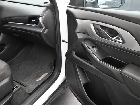 Used 2023 Chevrolet Traverse LT w/ LPO, Floor Liner Package image 25