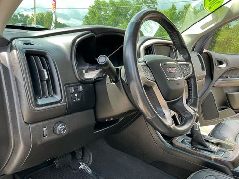 Used 2022 GMC Canyon Denali RWD image 16