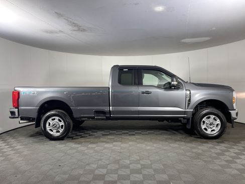 Used 2025 Ford F350 XLT w/ FX4 Off-Road Package image 5