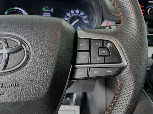 Used 2024 Toyota Sienna XSE AWD/4WD image 17