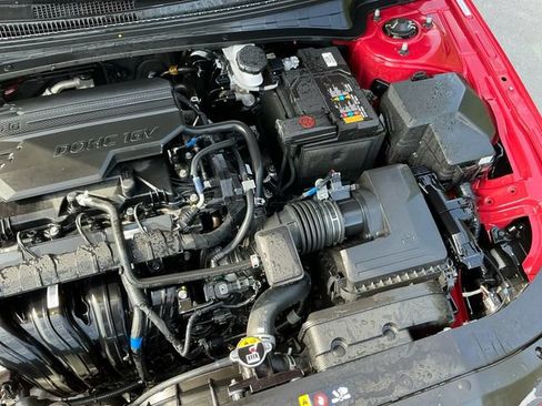 Used 2025 Hyundai Elantra Limited FWD image 19