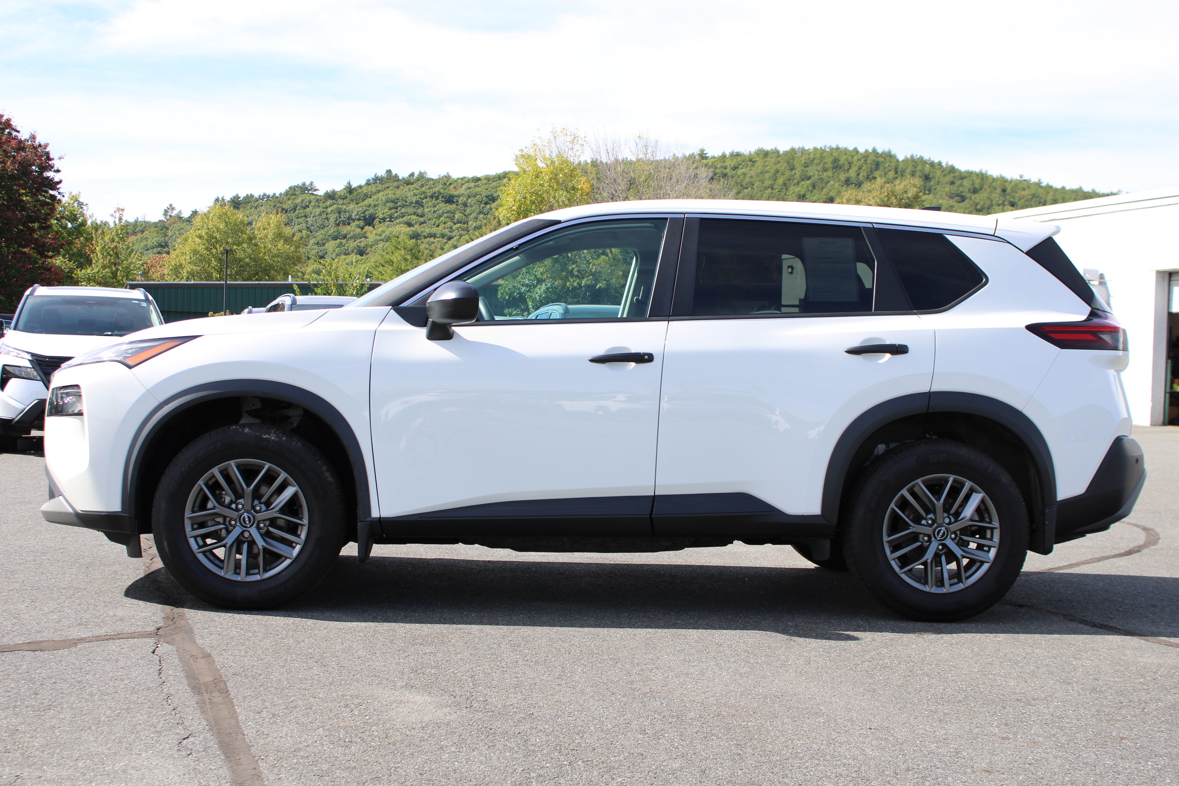 Used 2023 Nissan Rogue S AWD/4WD image 11