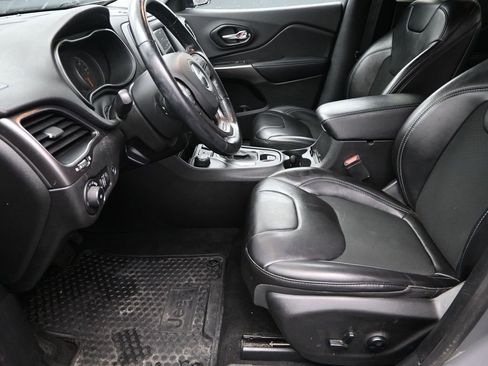 Used 2020 Jeep Cherokee Latitude Plus w/ Comfort/Convenience Group image 15