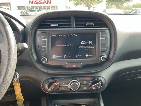 Used 2025 Kia Soul LX w/ LX Technology Package FWD image 24