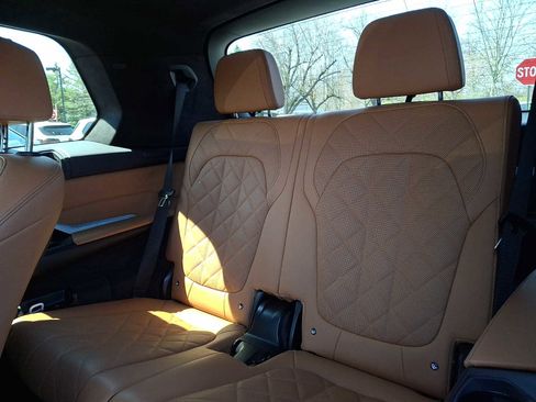 Used 2024 BMW X7 xDrive40i w/ M Sport Package AWD/4WD image 12