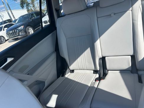 Used 2023 Volkswagen Tiguan SE image 12
